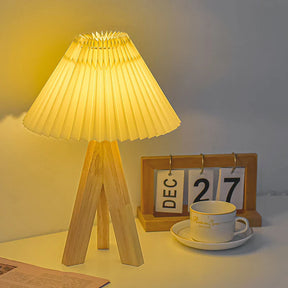 RetroGlow – Simple Wooden LED Table Lamp for a Cozy Bedroom Ambiance