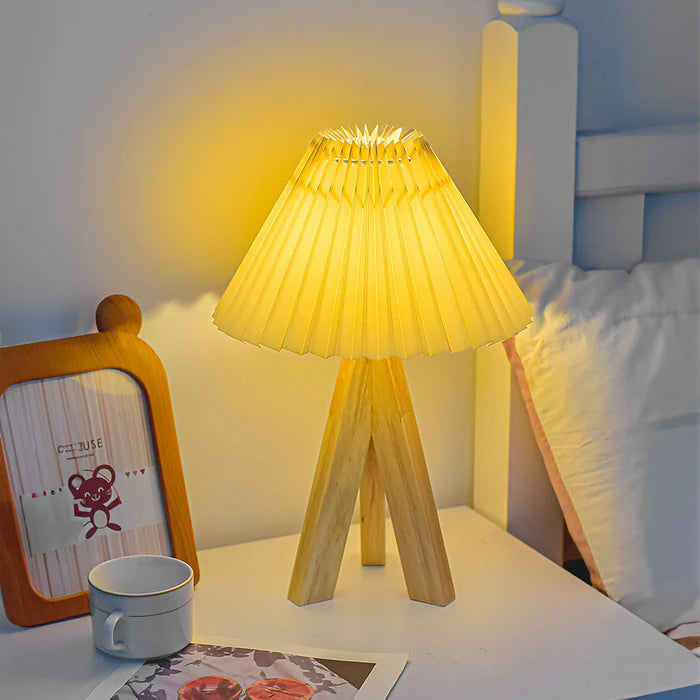 RetroGlow – Simple Wooden LED Table Lamp for a Cozy Bedroom Ambiance