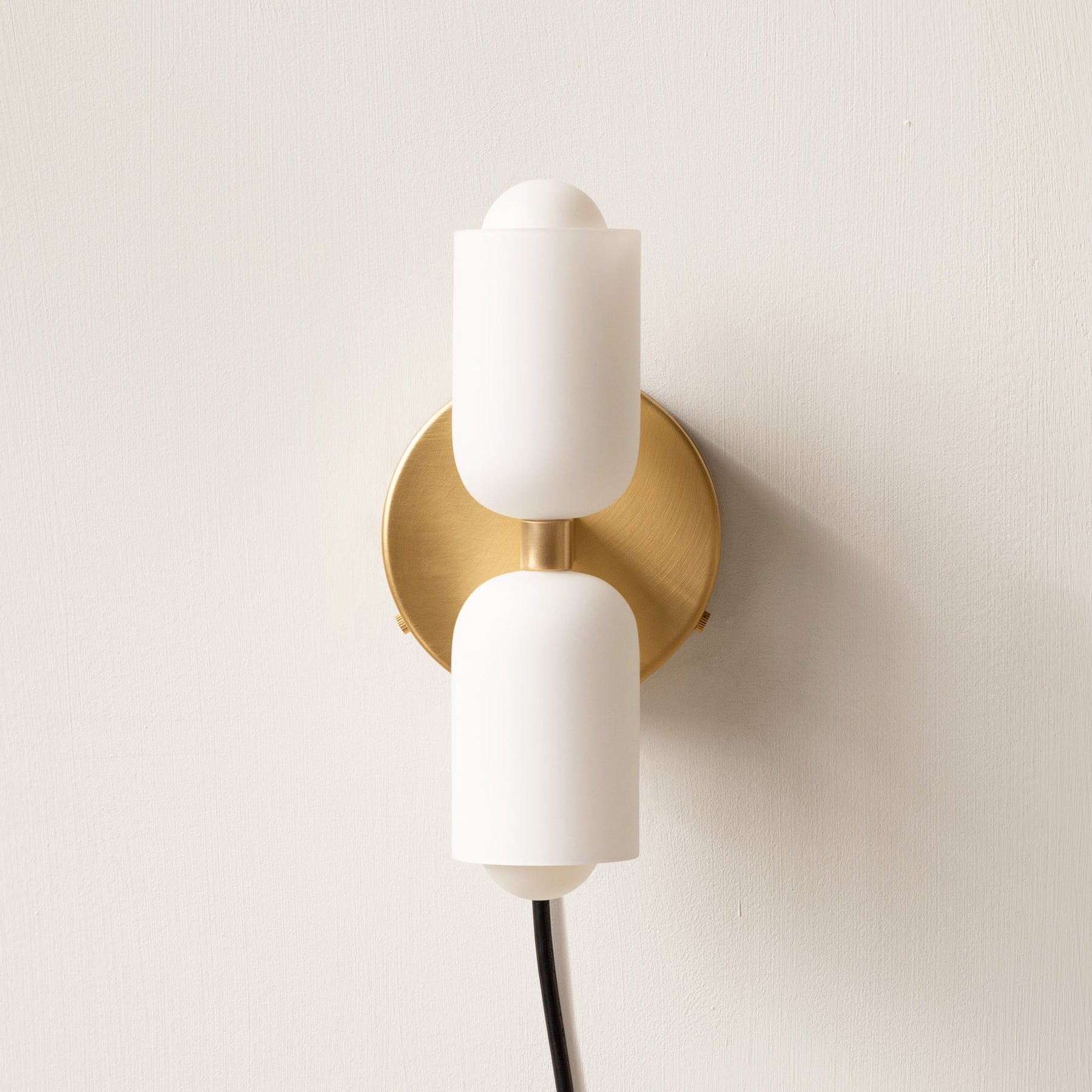 CreamGlow – Elegant Double-Head Wall Sconce for Modern Sophisticatio