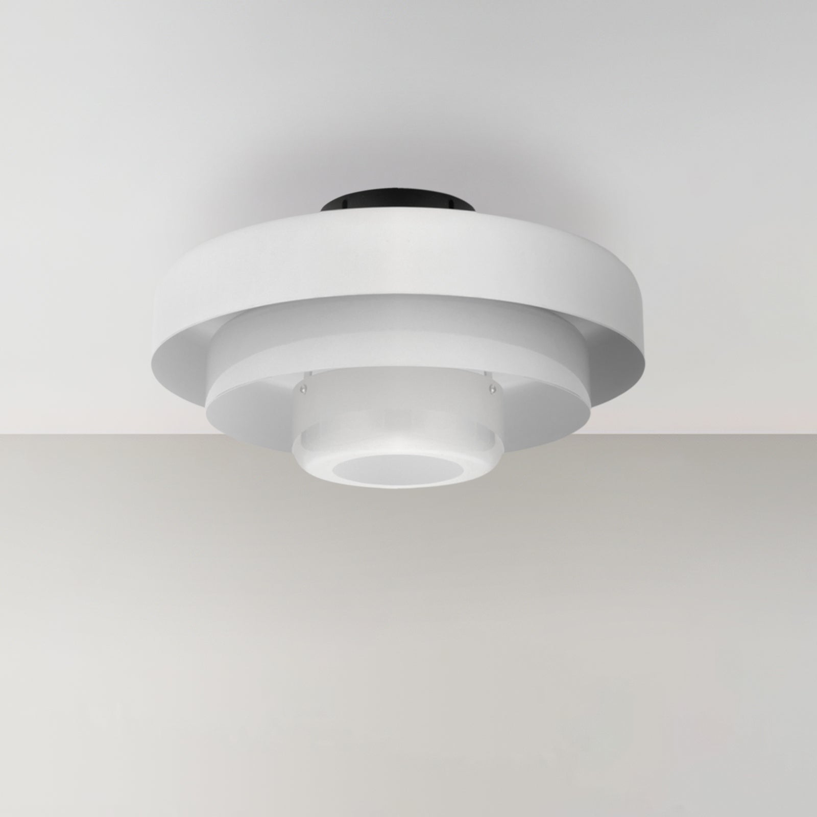 LumiRetro – Classic Mid-Century Ceiling Light with a Modern Touch