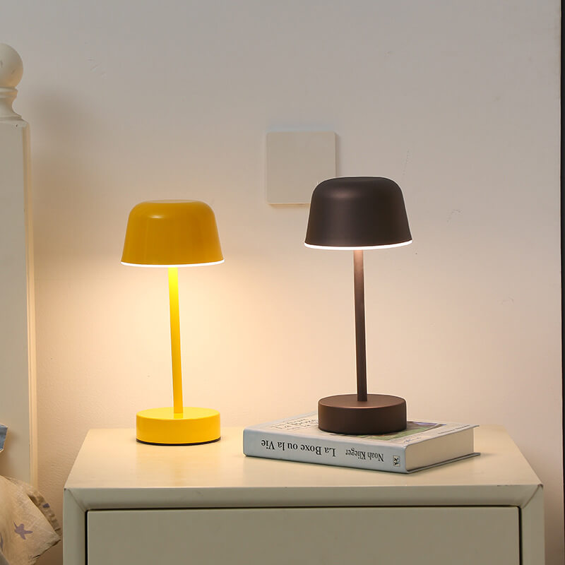 GlowPulse - Modern Table Lamp with Adjustable Lighting and Cordless Convenience