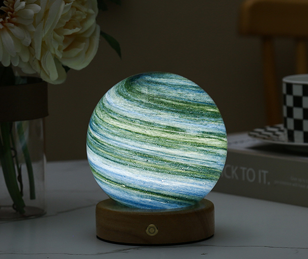 MoonGlow - Enchanting moon lamp with celestial design and soft ambient light