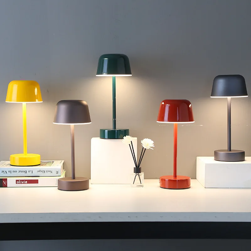 GlowPulse - Modern Table Lamp with Adjustable Lighting and Cordless Convenience