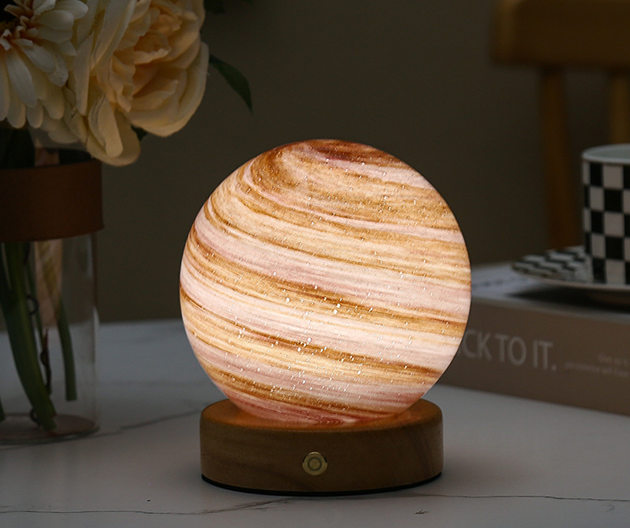 MoonGlow - Enchanting moon lamp with celestial design and soft ambient light