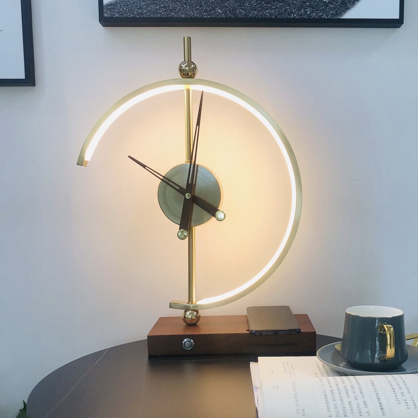 GlowClock - Stylish Clock Lamp with Wireless Charging and Energy-Efficient Lighting