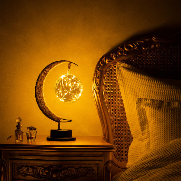 MoonAura - Dreamy moon lamp with soft glow and celestial charm