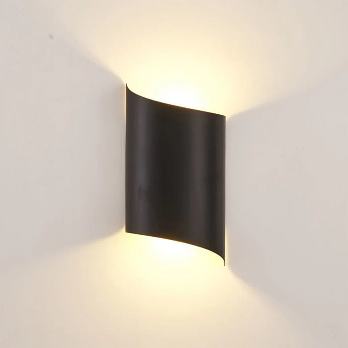 LumiGuard - Modern waterproof LED outdoor wall light with sleek design