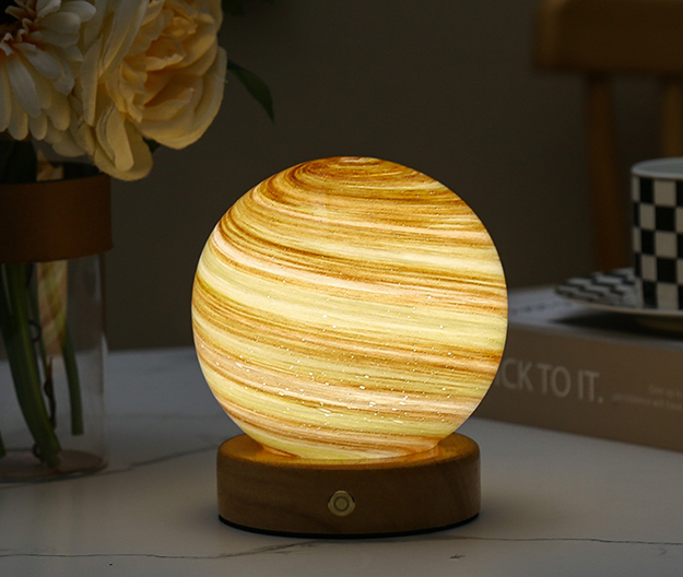 MoonGlow - Enchanting moon lamp with celestial design and soft ambient light