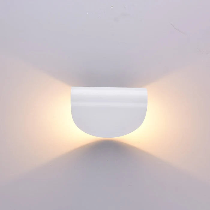 LumiTwist - Adjustable wall lamp with swivel design and modern aesthetic