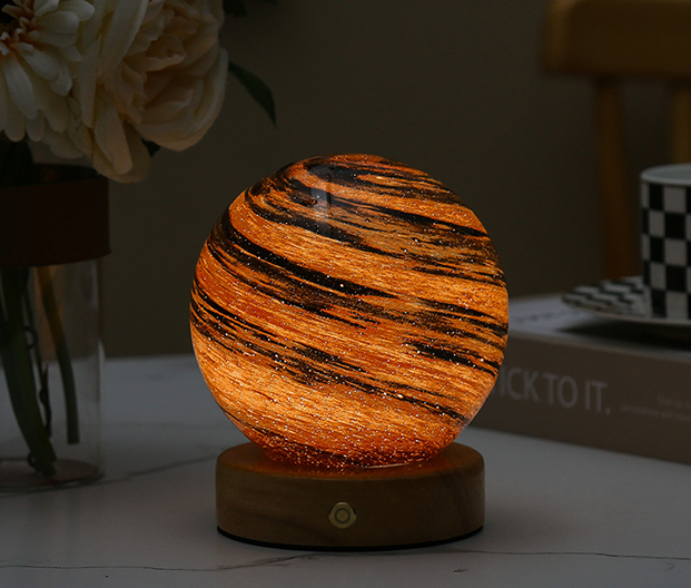 MoonGlow - Enchanting moon lamp with celestial design and soft ambient light