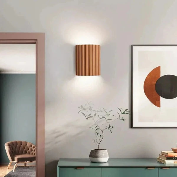 HaloLicht - Modern wall lamp with artistic design and energy-efficient lighting