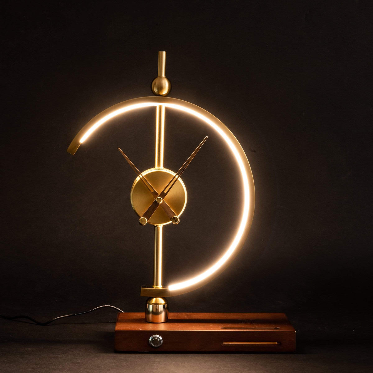 GlowClock - Stylish Clock Lamp with Wireless Charging and Energy-Efficient Lighting